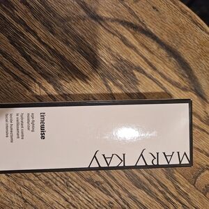 Mary Kay Timewise Age-Fighting Moisturizer - White and Black